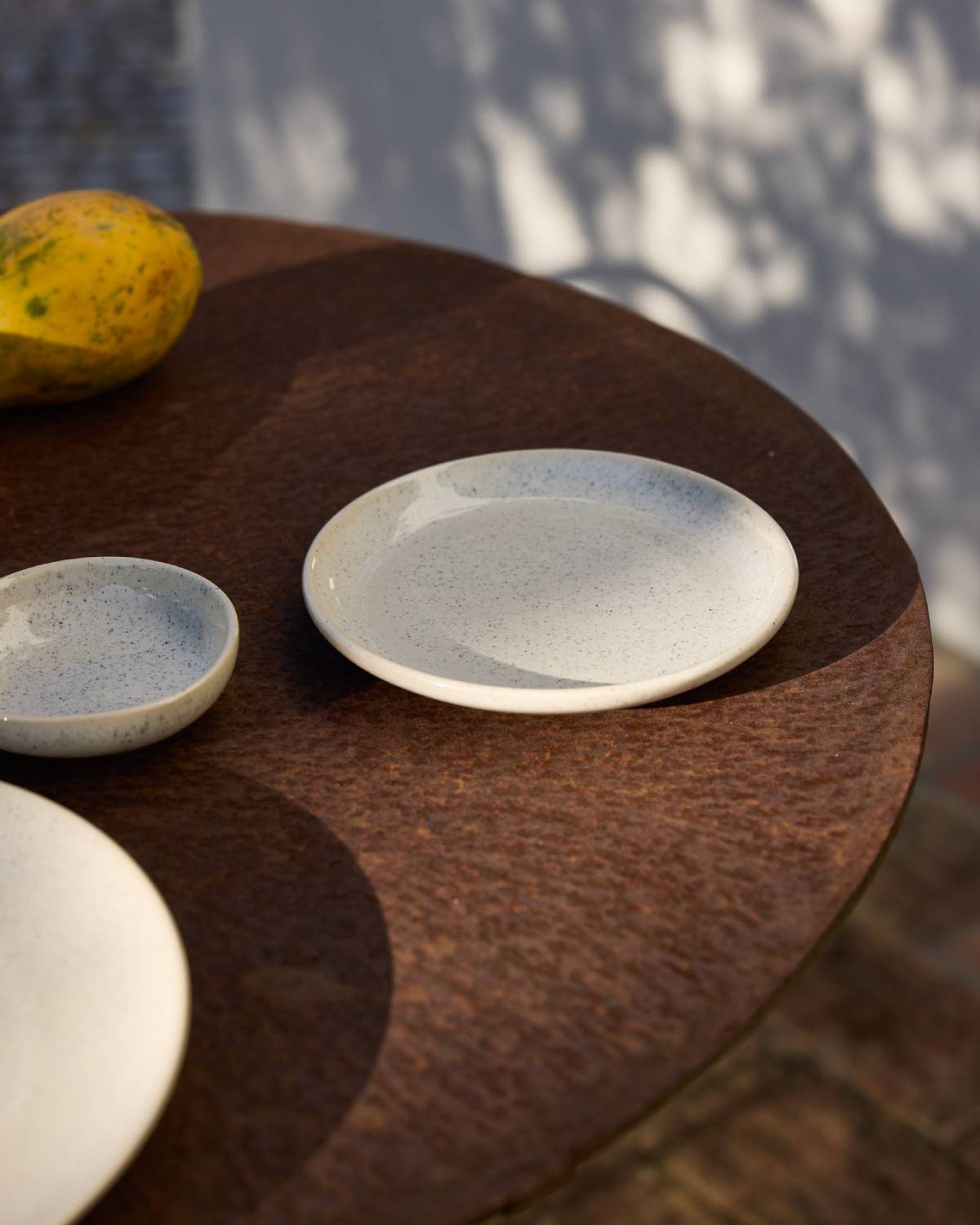 Mini Plate Classic - Sand lifestyle
