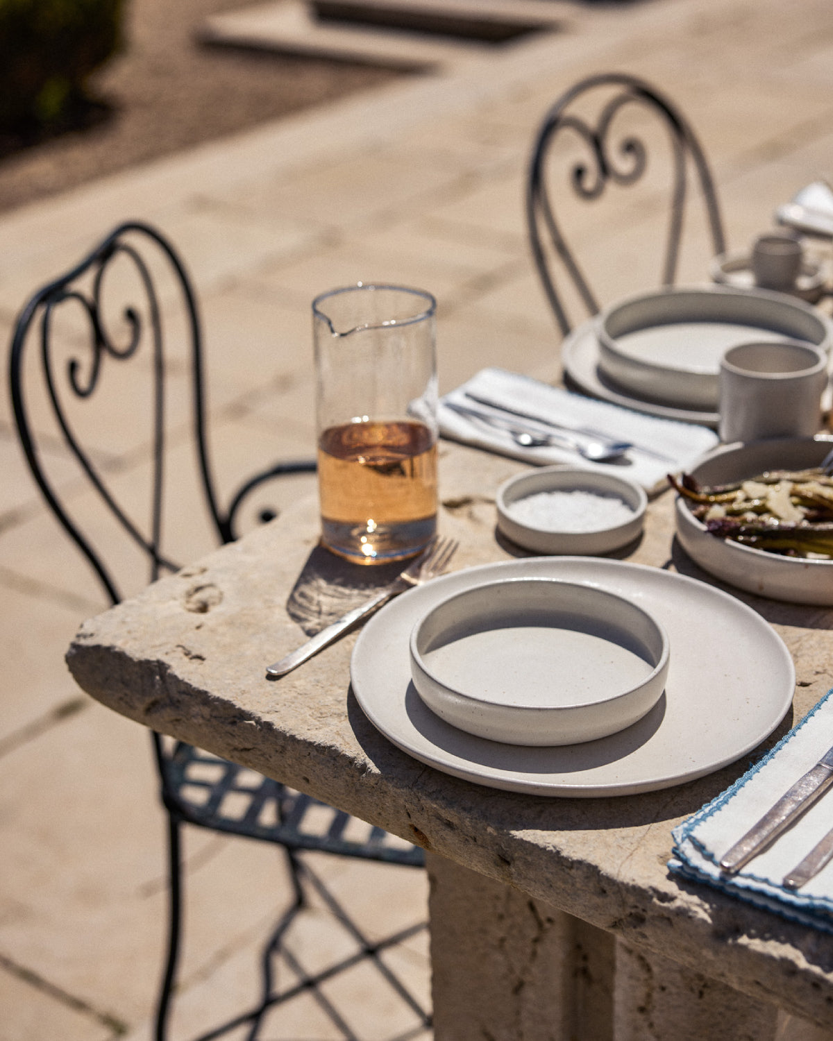 Large Plate Traditional - Natural White lifestyle