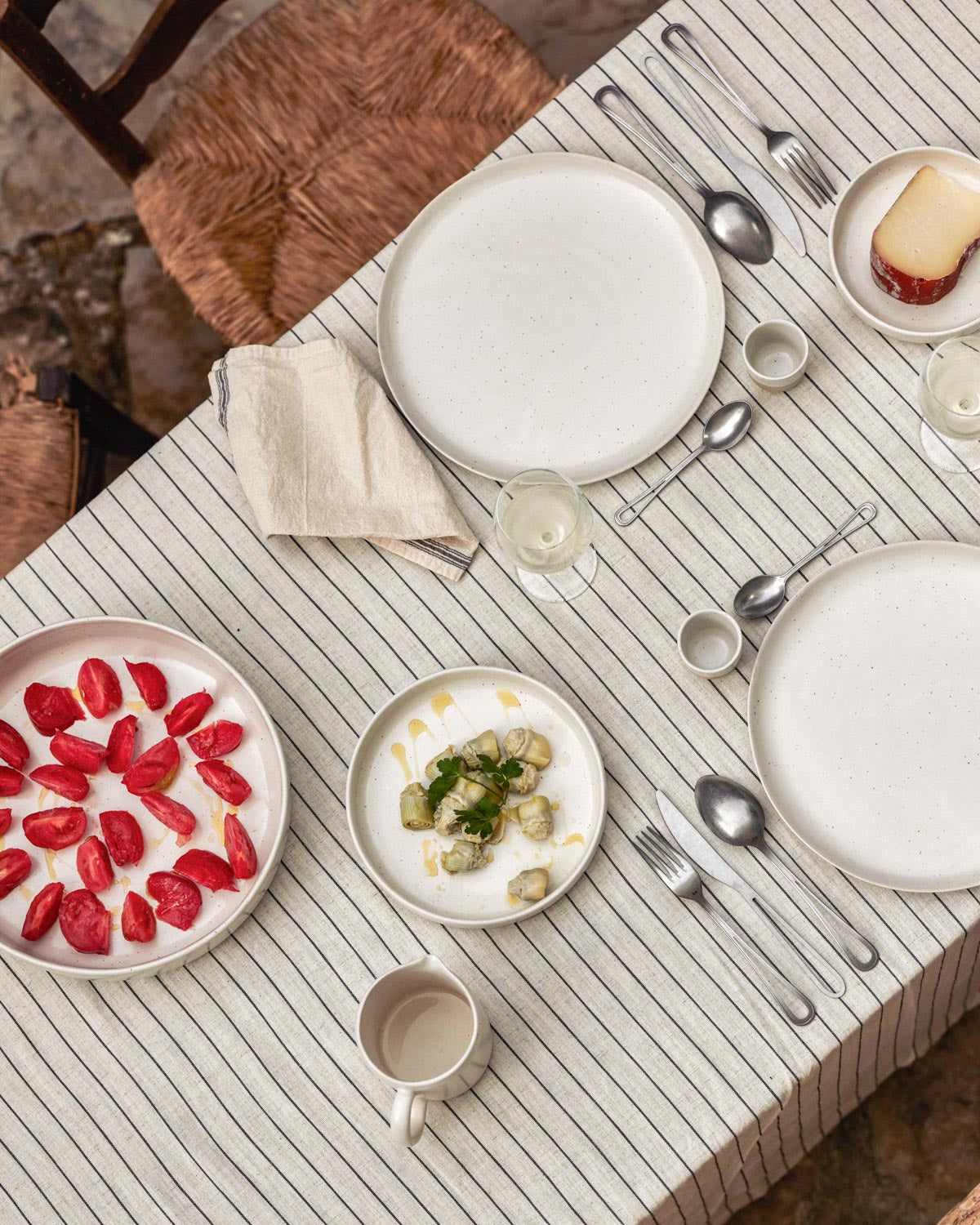 Large Plate Traditional - Natural White lifestyle